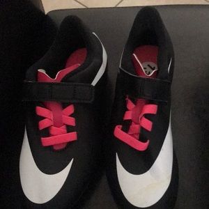 Nike cleats new girls sze 13